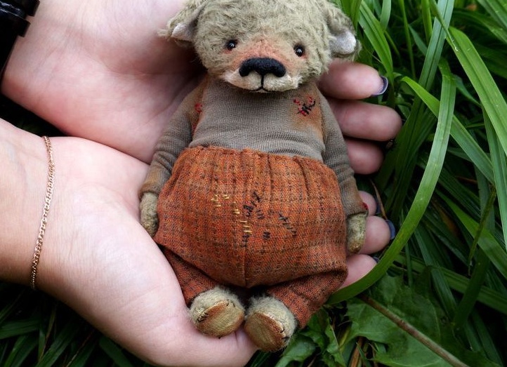 Осенняя поделка ручной работы из камешков