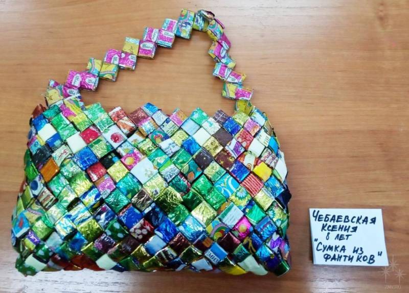Поделки из фантиков и конфет — 105 фото лучших идей и советы по украшению обертками от конфет