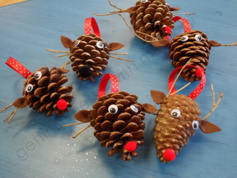 Pine Cone wired to Wreath