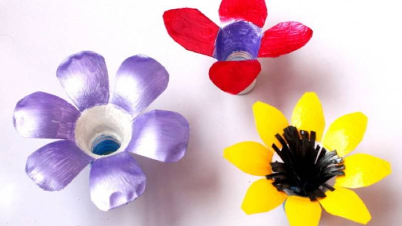 Making Flower from the Plastic Bottles