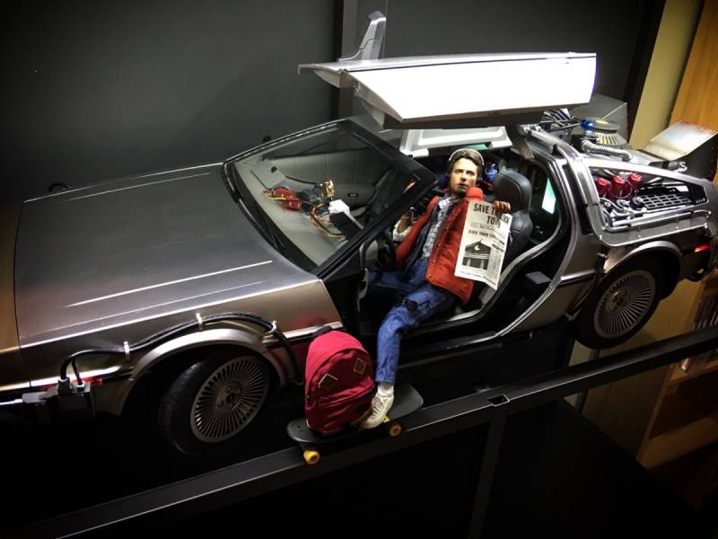 DELOREAN DMC-12 1/6 hot Toys