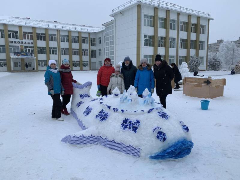 Новогодние снежные постройки